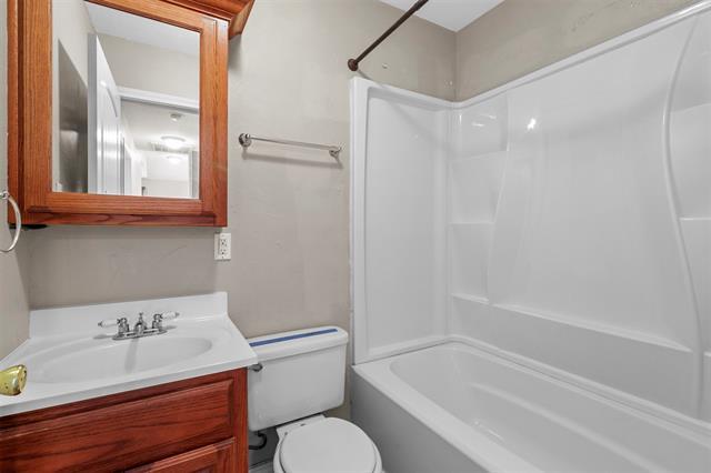 Building Photo - 1226 W Johnson St