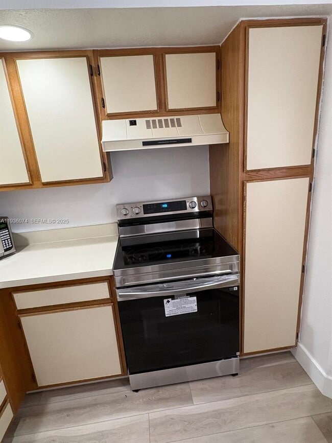 Building Photo - 3350 Pinewalk Dr N