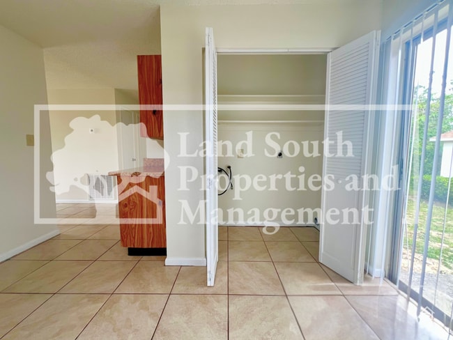 Building Photo - 5857 Charlton Dr