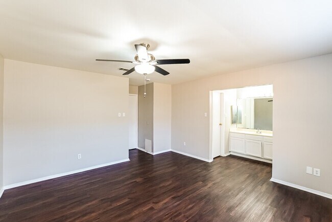 Building Photo - 2703 Wood River Rd