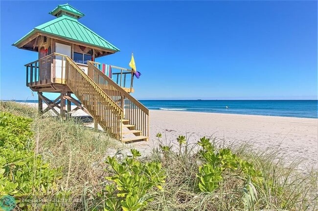 Building Photo - 2601 Bay Dr