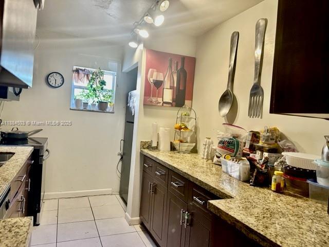 Building Photo - 9450 Live Oak Pl