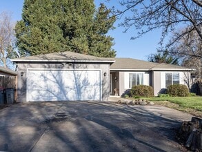 Building Photo - 1563 S Oakdale Ave