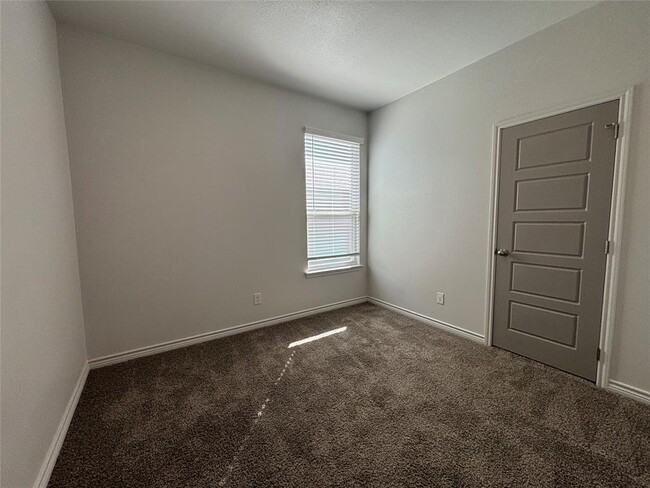 Building Photo - 722 Freedom Cir