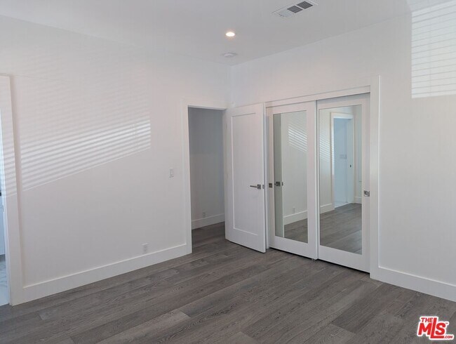 Building Photo - 807 Croft Ave