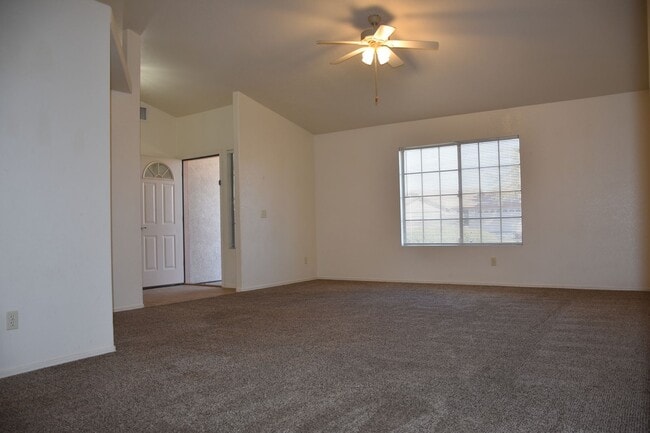 Building Photo - Fabulous Home Close to everything you'll Need in Sierra Vista, Az