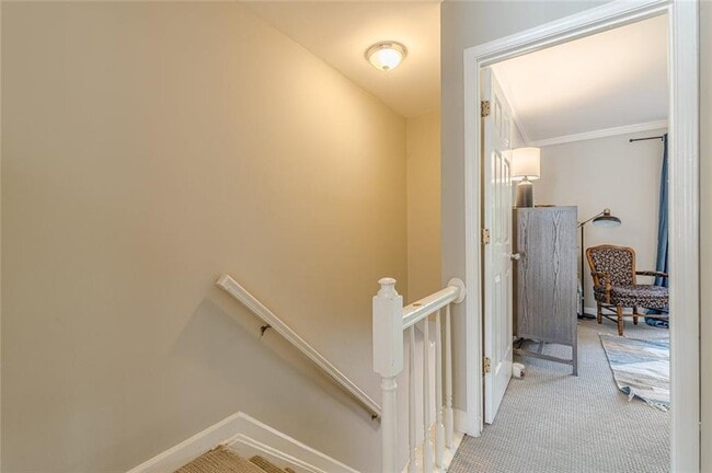 Building Photo - 656 Park Village Dr NE