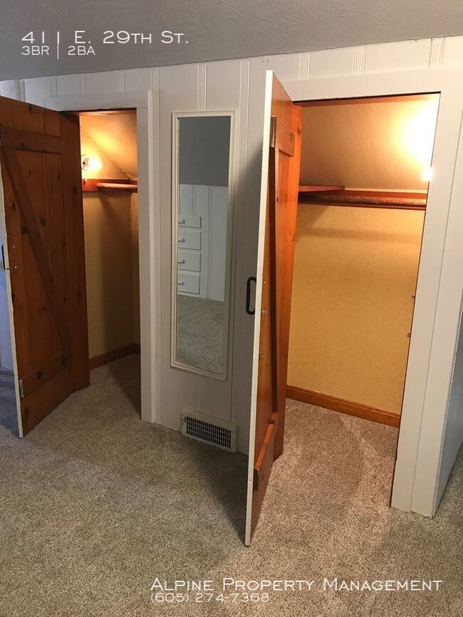 Building Photo - 3 Bed/2 Bath Home Near McKennan Park!