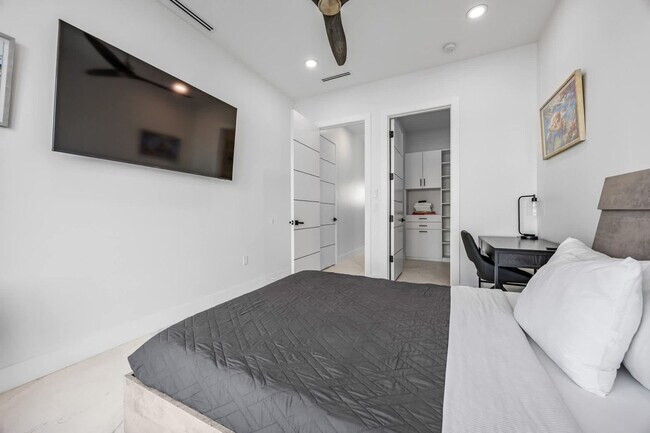 Building Photo - 2175 S Tropical Trail