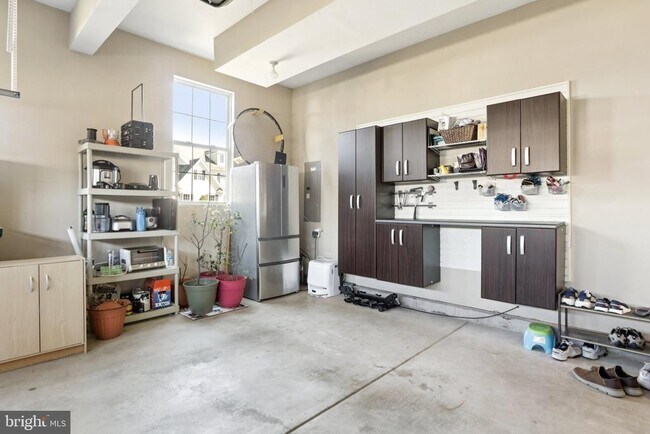 Building Photo - 1035 Thorndale Dr