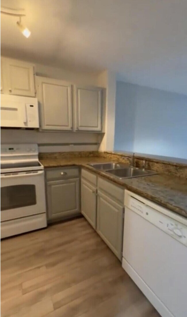 Building Photo - 1705 Palm Cove Blvd