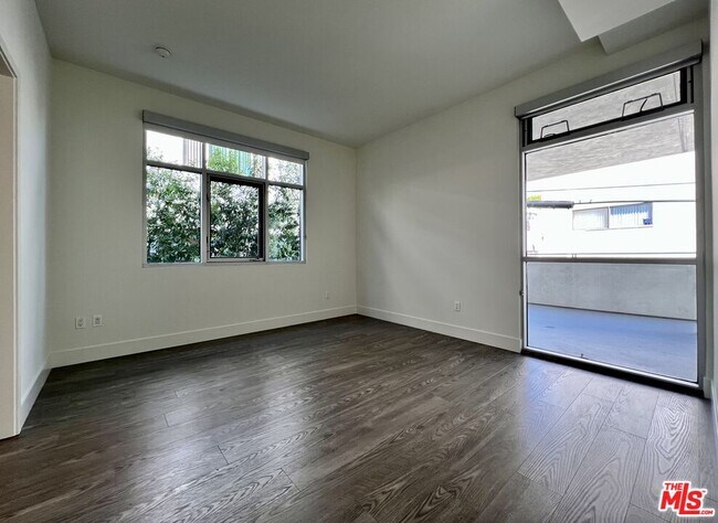Building Photo - 1232 Kings Rd