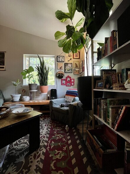 Building Photo - 1580 Tamarac St