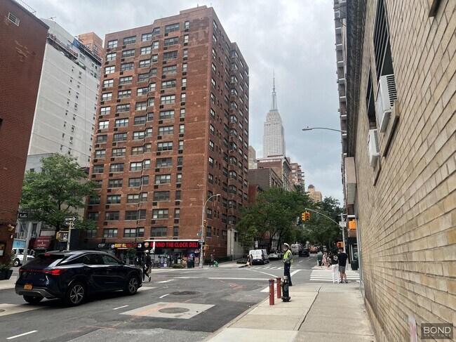 Primary Photo - 201 E 35th St