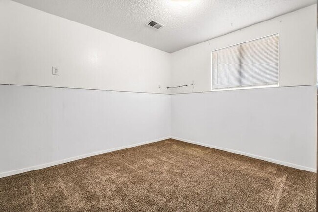 Building Photo - Charming Townhome in Beautiful Rangely, CO