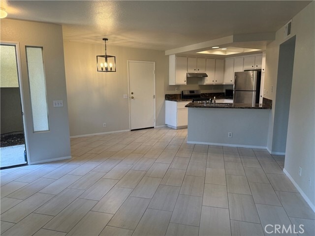 Building Photo - 1 Pomelo