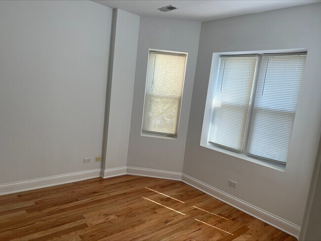 Building Photo - 6176 N Winchester Ave