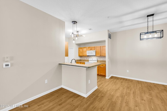 Building Photo - 7920 Merrill Rd