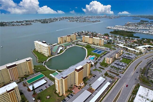 Building Photo - 4650 Cove Cir