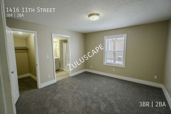 Building Photo - 1416 W 11th St