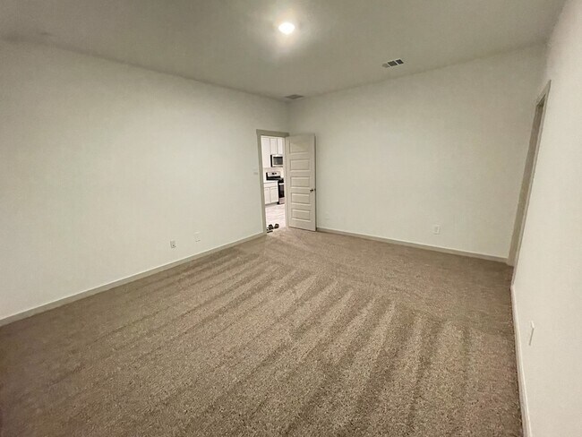 Building Photo - 618 Hidden Brk Dr