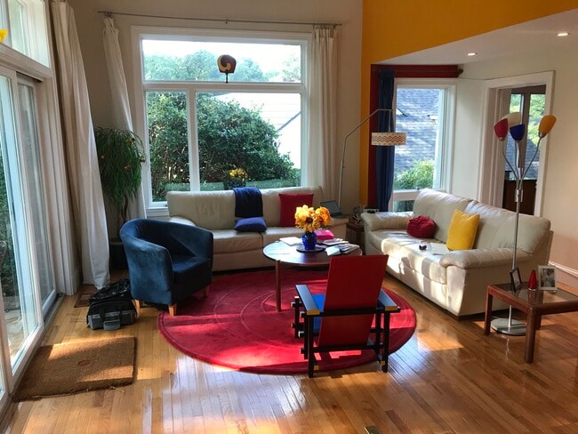 Building Photo - 2354 King Pl NW