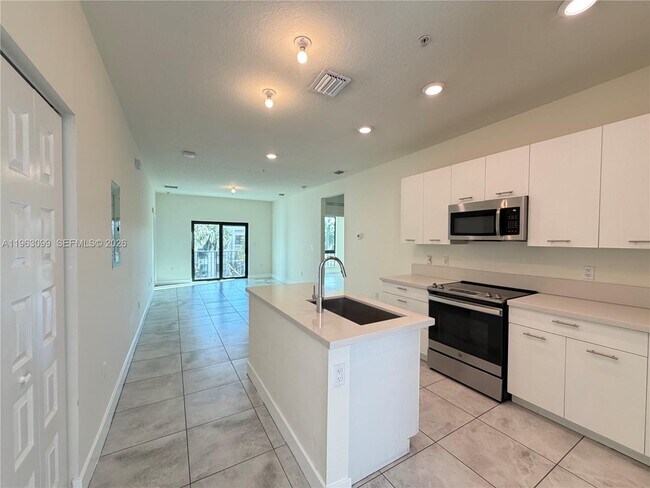 Building Photo - 4640 NW 84th Ave