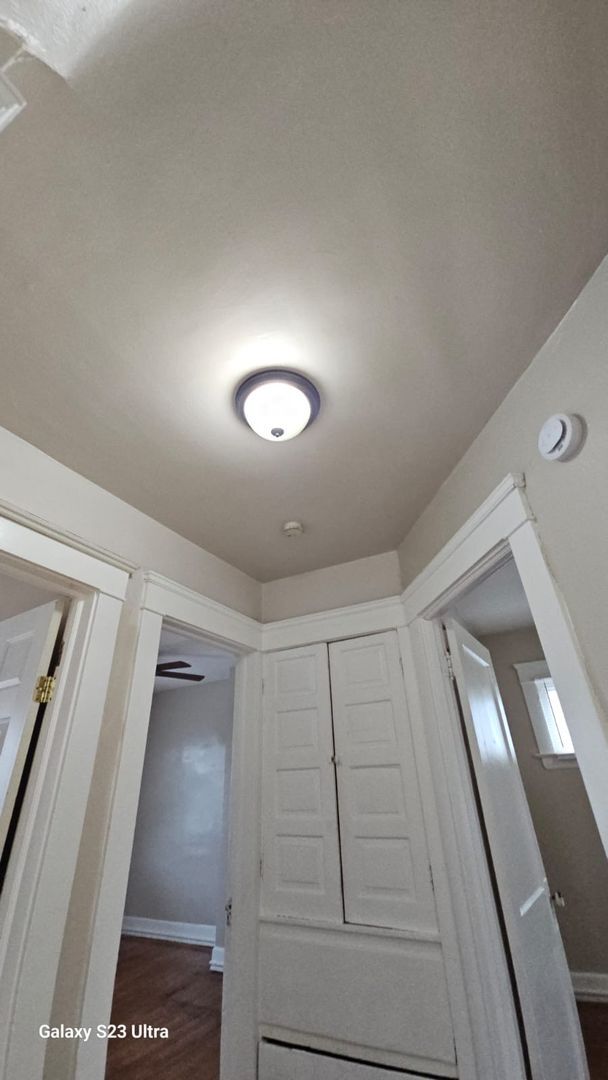 Building Photo - Charming 3-Bedroom Property in Prime Location