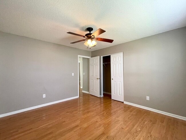 Building Photo - Lovely One Story Home