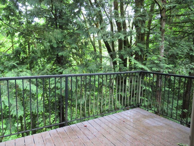 Building Photo - Redmond Modern & Updated 3bd/2bath Condo i...