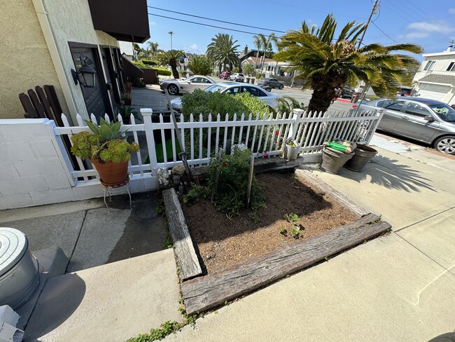 Shared organic veggie herb garden opposite front porch - 33966 Malaga Dr