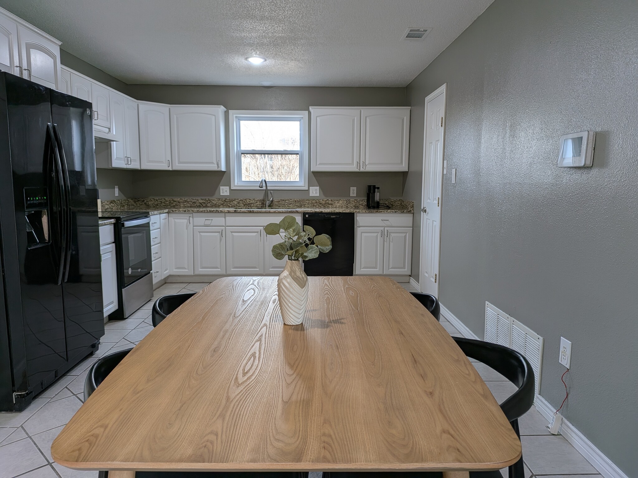 Building Photo - 1908 Janeway St