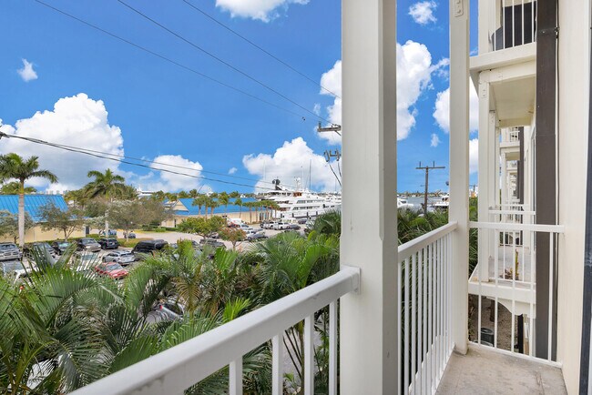 Building Photo - 3960 N Flagler Dr