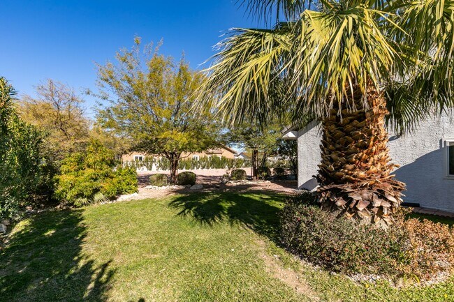 Building Photo - ZONE 8 - 4BD, 2 PRIMARY SUITES, POOL + SPA, OVER AN ACRE, HIGHLY UPGRADED + RENT INCLUDES POOL SE...