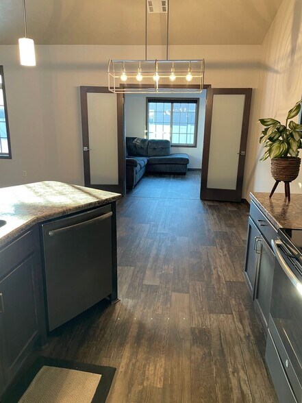 Building Photo - 5703 S Plainside Pl