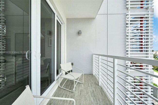 Building Photo - 1900 SE 2nd St