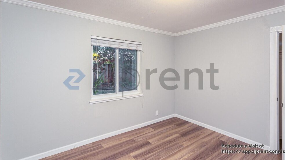 Building Photo - 1861 Briarwood Dr