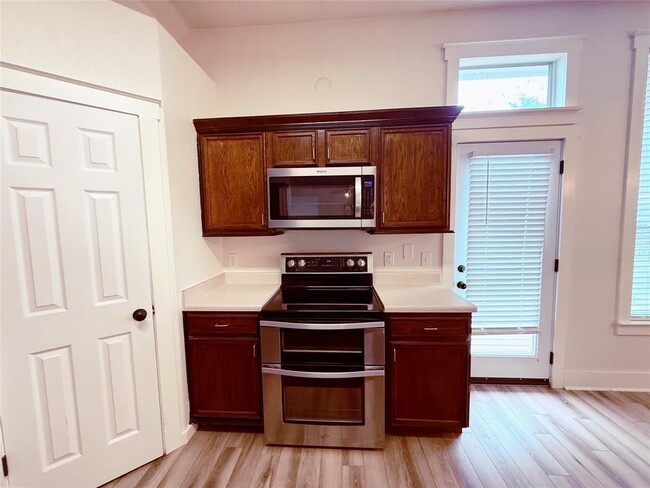 Building Photo - 207 Mollie Dr