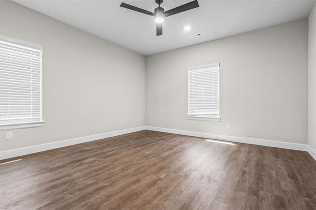 Building Photo - 1050 Sunshine Ct