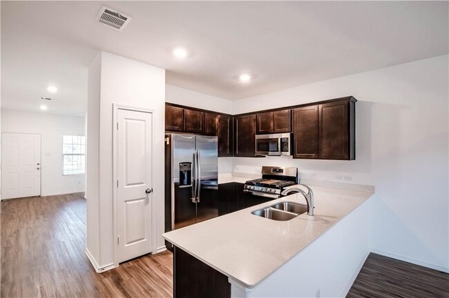 Building Photo - 328 Mica Trl