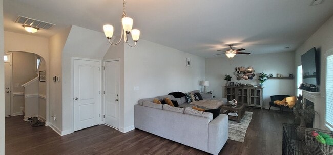 Building Photo - Like New- Immaculate 2-Story Home w/ 4 Bedroom 2.5 Bath! Large Lot- Fully Fenced Backyard.