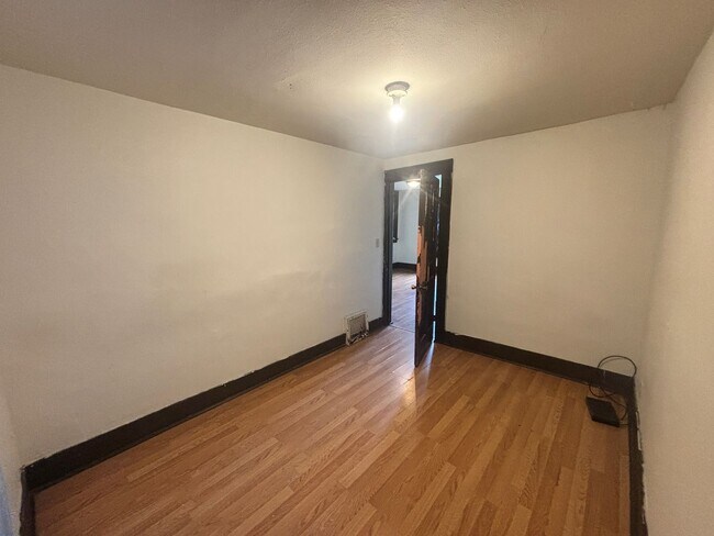 Building Photo - 922-924 Caledonia Street