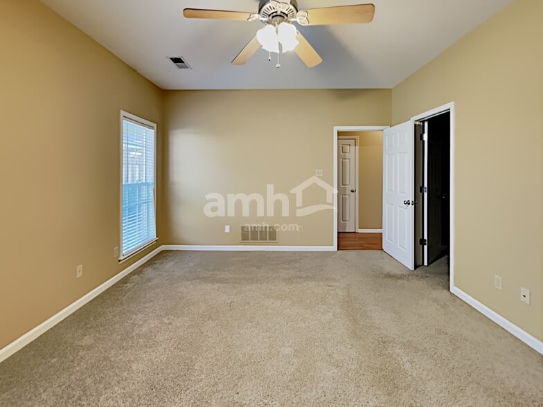 Building Photo - 8739 Overcup Oaks Dr