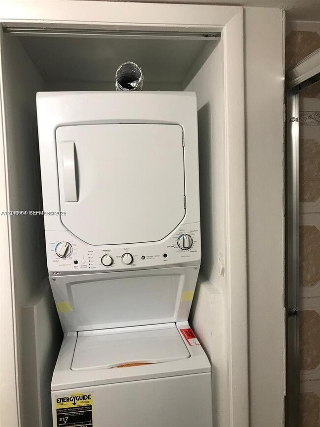 Building Photo - 321 Lakeview Dr