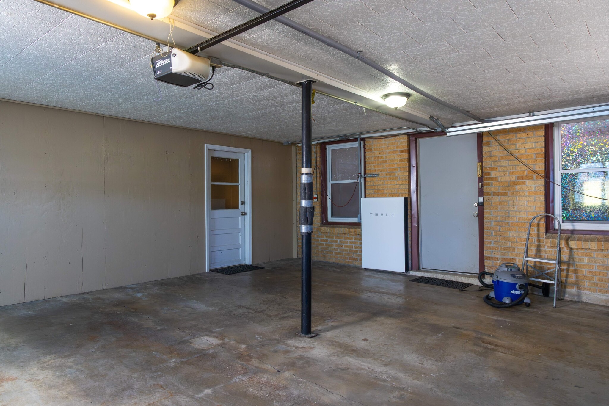 2-car Garage - 3311 River Rd