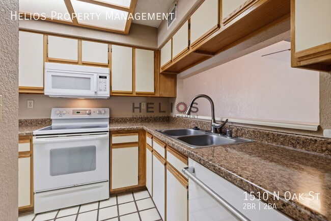 Building Photo - 1510 N Oak St