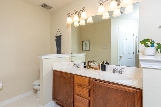 Building Photo - 3418 Broadway St