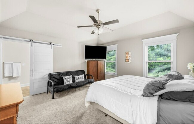 Building Photo - 3266 Springhill Ave