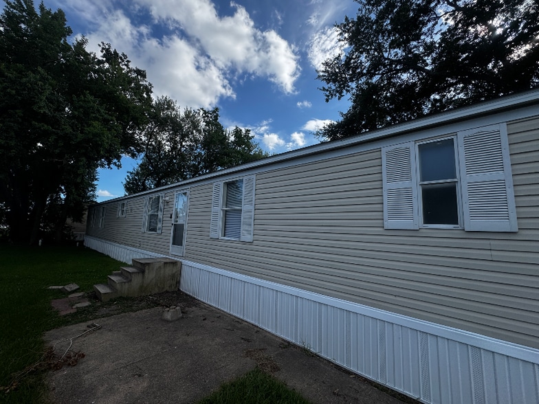 Primary Photo - 141 Fox Meadow Dr