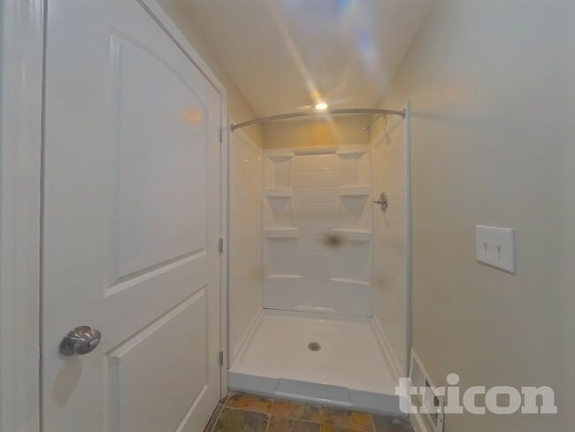 Building Photo - 5004 Woodstock St